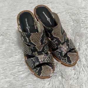 💕 NWOT Treasure & Bond Allie Reptile Slide On Heels